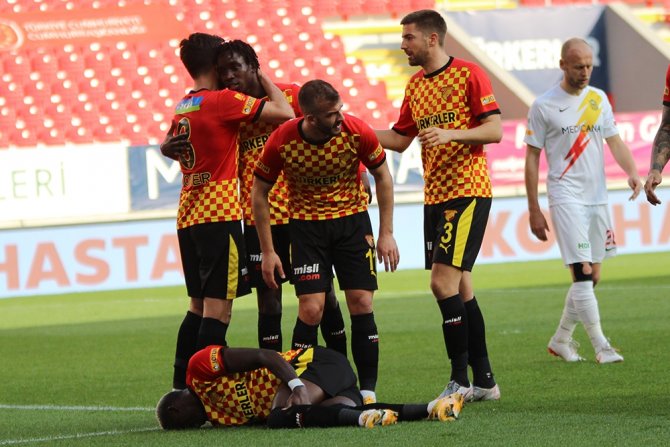 Süper Lig: Göztepe: 1 - Yeni Malatyaspor: 1 (İlk Yarı)