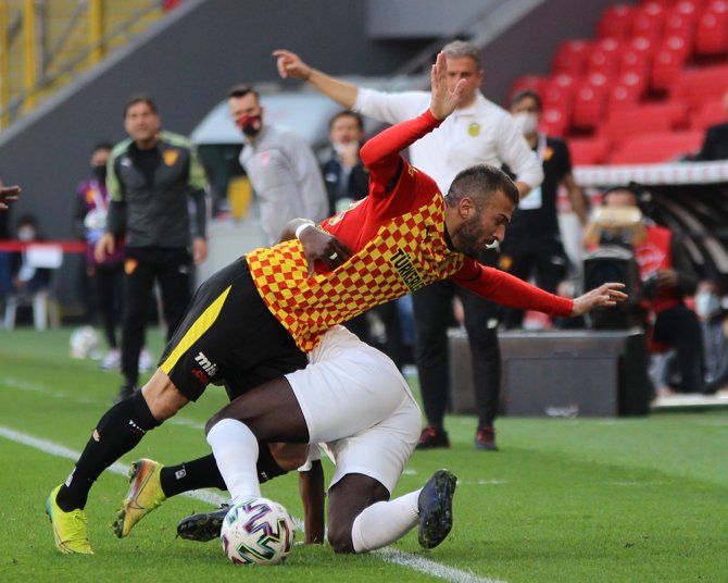 Süper Lig: Göztepe: 1 - Yeni Malatyaspor: 1 (İlk Yarı)