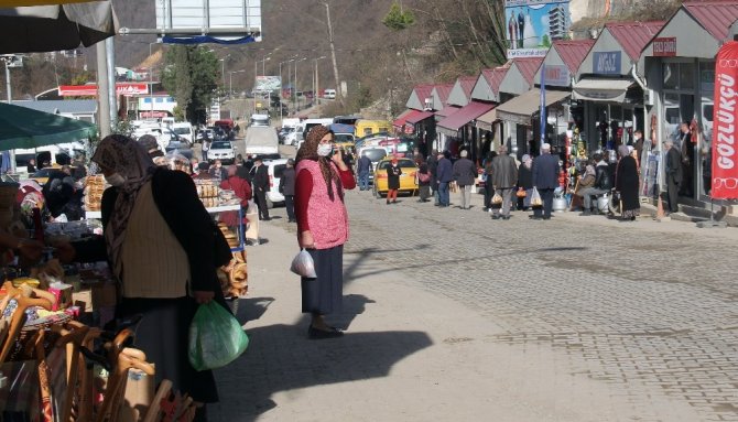 Sel Afetinin Ve Covid 19 Salgınının Yaralarını Üreterek Sarıyorlar