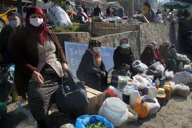 Sel Afetinin Ve Covid 19 Salgınının Yaralarını Üreterek Sarıyorlar