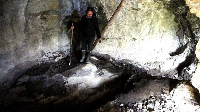 Kayalar Oyularak Yapılan Pedromida Kilisesi Definecilerin Hedefi Haline Geldi