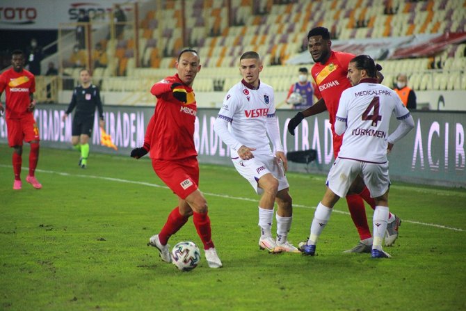 Süper Lig: Yeni Malatyaspor: 0 - Trabzonspor: 0 (İlk Yarı)
