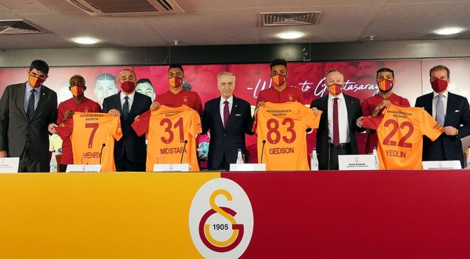 Galatasaray’da İmza Şov