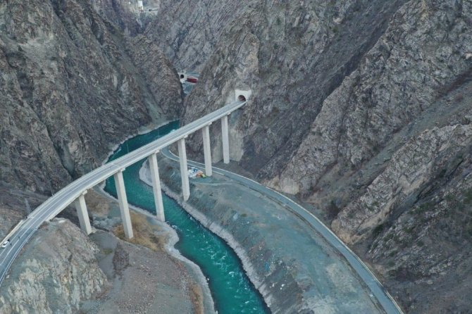 Artvin’de Baraj İnşaatları İle Birlikte Ulaşım Ağıda Yenileniyor