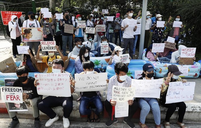 Myanmar’da Darbeye Karşı 