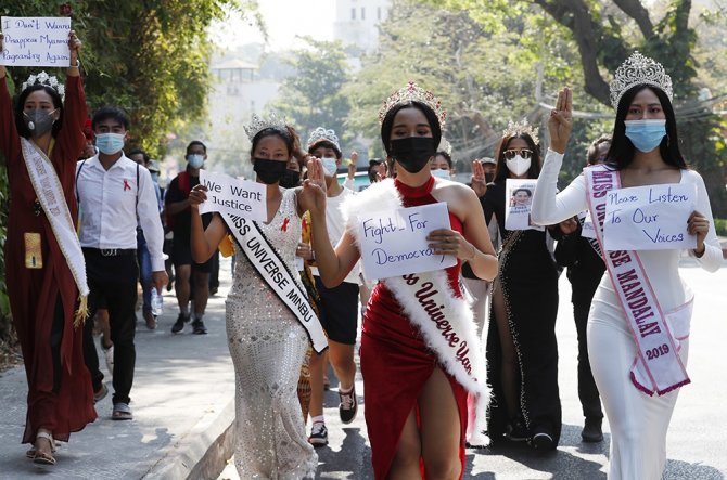 Myanmar’da Darbeye Karşı 