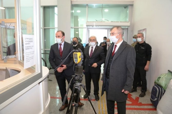 Vali Doruk, Sarp Sınır Kapısında İncelemelerde Bulundu