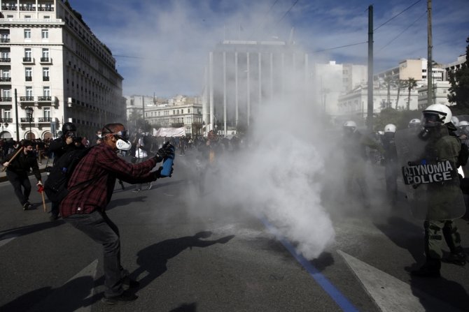 Yunanistan’da Öğrencilerden Yeni Yasa Tasarısına Karşı Protesto