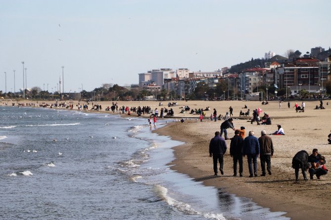 Samsun 26,5 Dereceyi Gördü, Vatandaşlar Sahillere Akın Etti