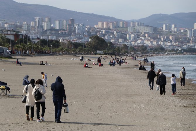 Samsun 26,5 Dereceyi Gördü, Vatandaşlar Sahillere Akın Etti