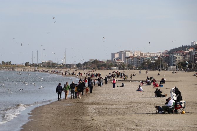 Samsun 26,5 Dereceyi Gördü, Vatandaşlar Sahillere Akın Etti