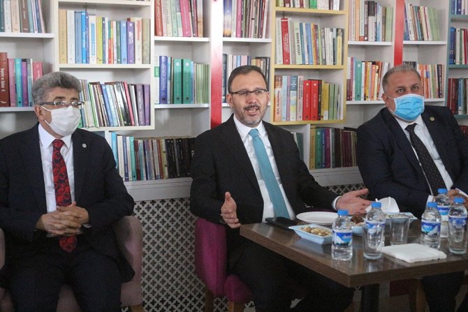 Bakan Kasapoğlu Erciş’te Gençlerle Buluştu