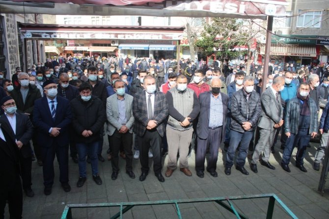 24 Gün İçinde Aynı Aileden 3 Kişi Korona Virüsten Hayatını Kaybetti