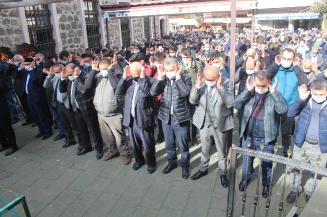 24 Gün İçinde Aynı Aileden 3 Kişi Korona Virüsten Hayatını Kaybetti