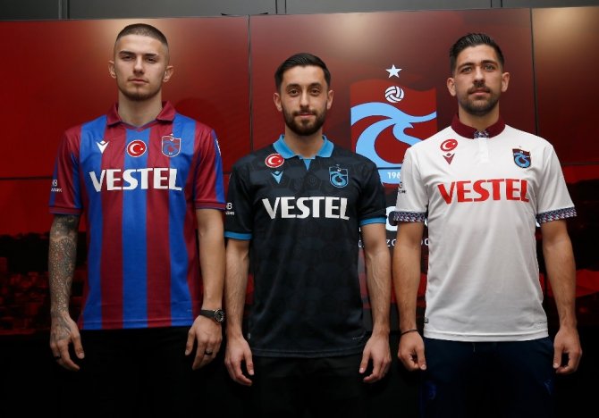 Trabzonspor, Yeni Transferlere İmza Töreni Düzenledi
