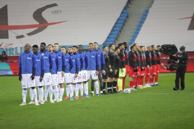 Süper Lig: Trabzonspor : 0 - Gaziantep Fk: 0 (İlk Yarı)
