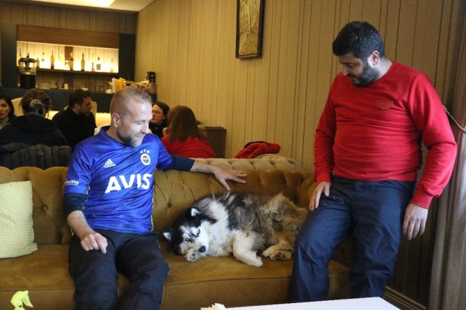 Bolu’da Donmuş Göle Düşen Köpeği Kurtarmak İçin Seferber Oldular