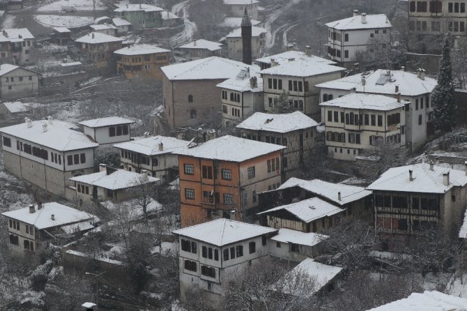 3 Bin Yıllık Safrabolu’nun Tarihi Konakları Beyaz Örtüyle Kaplandı
