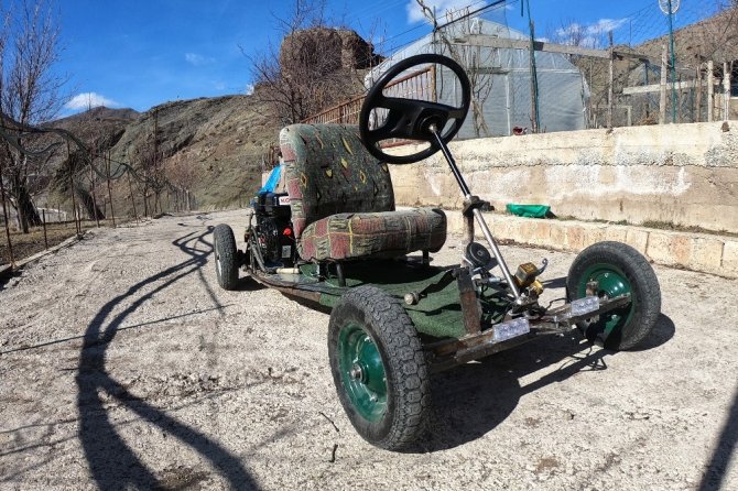 Cep Telefonlarını Satıp Kendilerine Araba Yaptılar