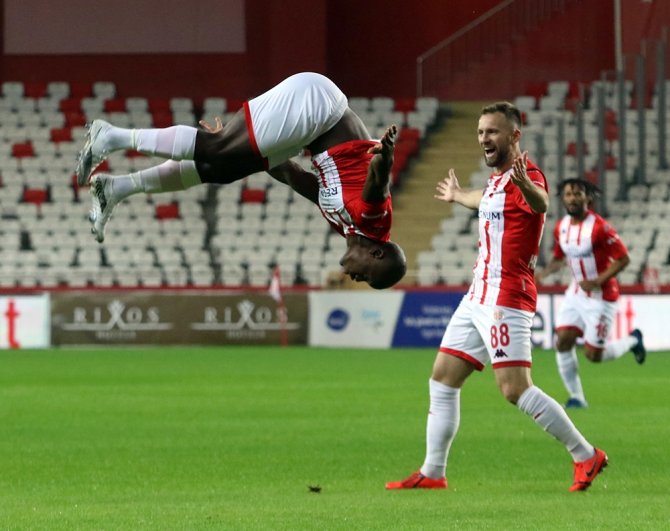 Süper Lig: Ft Antalyaspor: 1 - Yeni Malatyaspor: 1 (İlk Yarı)