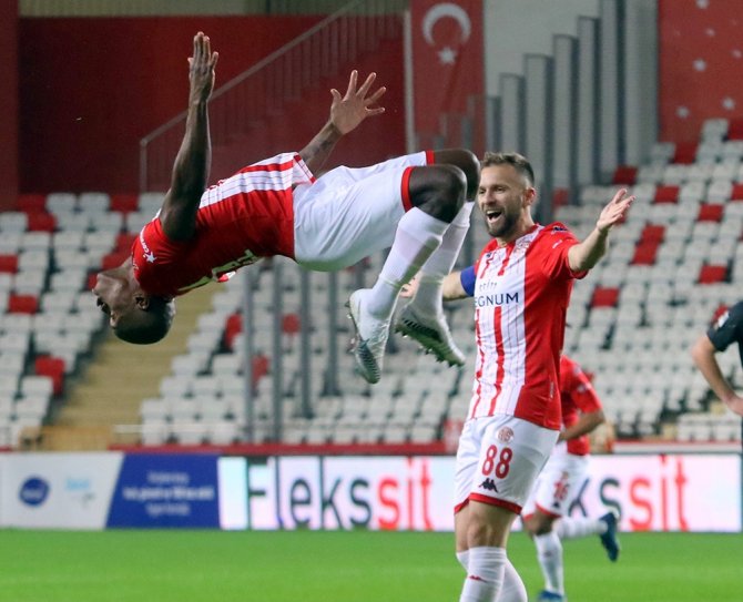 Süper Lig: Ft Antalyaspor: 1 - Yeni Malatyaspor: 1 (İlk Yarı)