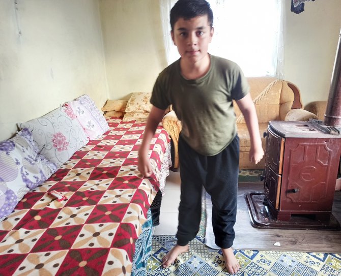 13 Yaşındaki Ahmet Yatalak Kalmak İstemiyor
