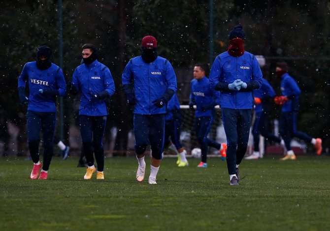 Trabzonspor Kar Altında Çalıştı