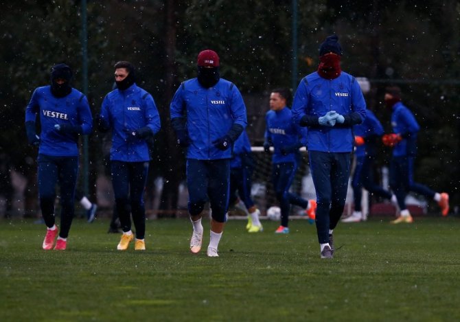 Trabzonspor Kar Altında Çalıştı