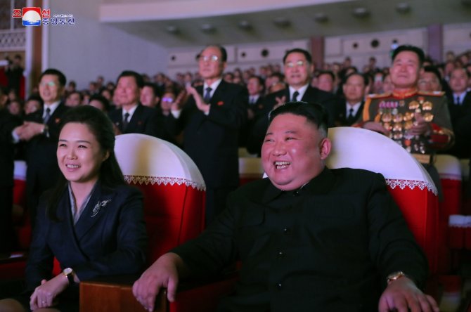 Kuzey Kore Lideri Kim Jong-un’un Eşi 1 Yıl Sonra İlk Kez Kamuoyu Önünde