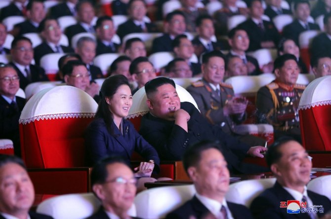 Kuzey Kore Lideri Kim Jong-un’un Eşi 1 Yıl Sonra İlk Kez Kamuoyu Önünde