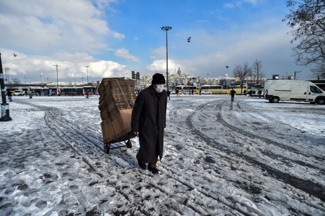 Fotoğraflarla İstanbul’da Kar Esareti