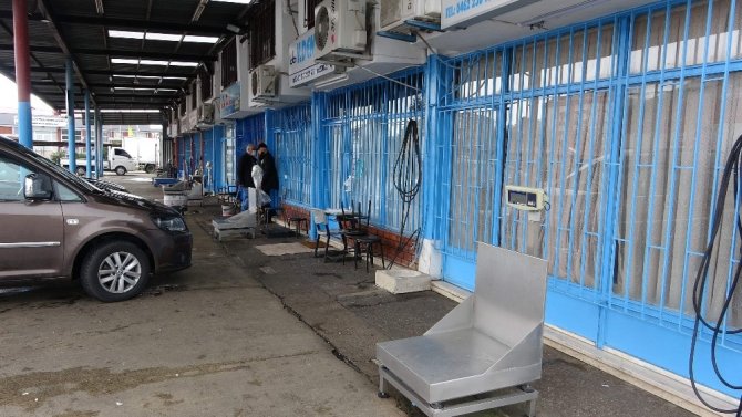 Hamsi Ve Kıyı Balıkçılarının Getirdiği Balık Olmayınca Trabzon Toptancı Balık Hali Ve Tezgahlar Boş Kaldı