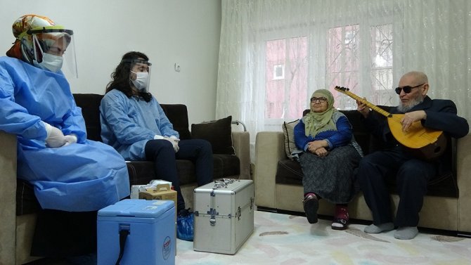 Hanifi Dede’den Aşı İçin Gelen Sağlıkçılara Sazlı Sözlü “Korona” Bestesi