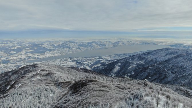 Kar Kalınlığının 1,5 Metreye Ulaştığı Kartepe’de Kartpostallık Görüntüler