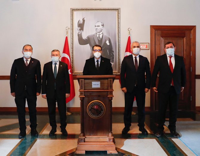 Bakan Dönmez: “5 Yıl İçerisinde Kırsal Alandaki Eski Şebekelerin Yenilenmesine Ağırlık Vereceğiz”