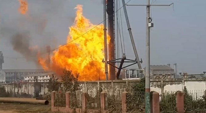 Gübre Fabrikasında Çıkan Yangın Beş Saattir Kontrol Altına Alınamıyor