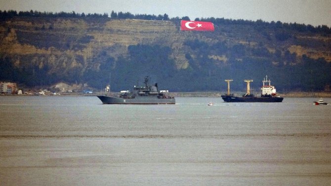 Rus Savaş Gemisi ’Novocherkassk’ Çanakkale Boğazı’ndan Geçti