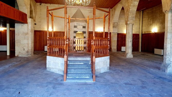 Avrupa’da İslamofobi Artıyor, Türkiye’de Kilise Ve Sinagoglar Restore Ediliyor
