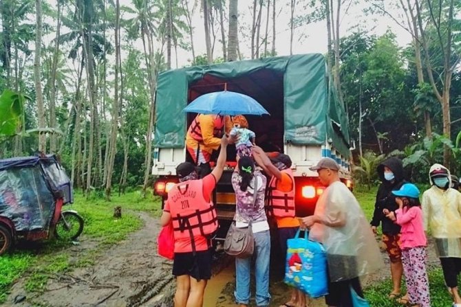 Filipinler’de 51 Binden Fazla Kişi Dujuan Fırtınası Nedeni İle Tahliye Edildi