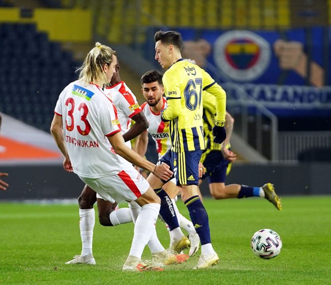 Süper Lig: Fenerbahçe: 0 - Göztepe: 1 (Maç Devam Ediyor)