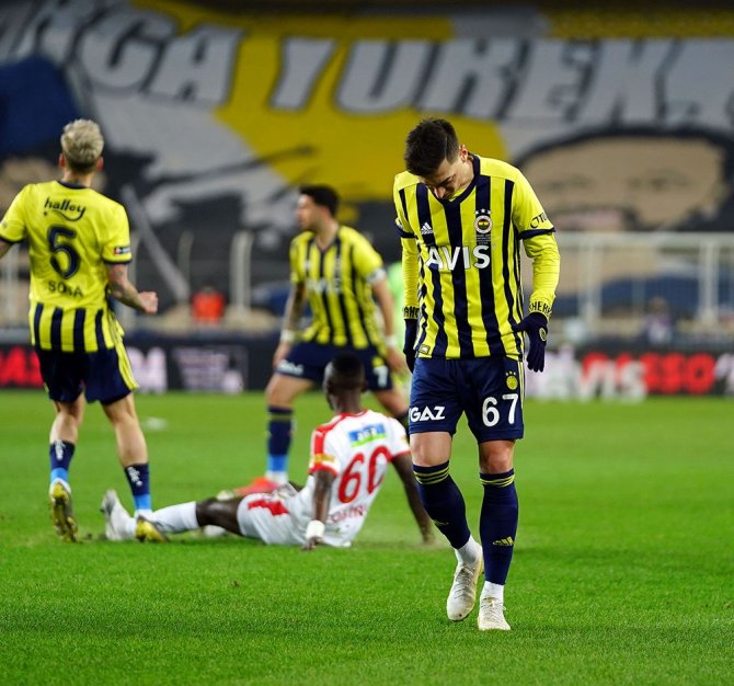 Süper Lig: Fenerbahçe: 0 - Göztepe: 1 (İlk Yarı)