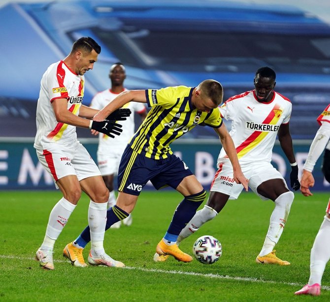 Süper Lig: Fenerbahçe: 0 - Göztepe: 1 (İlk Yarı)