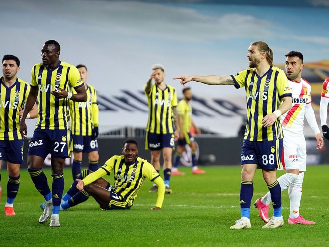 Süper Lig: Fenerbahçe: 0 - Göztepe: 1 (İlk Yarı)