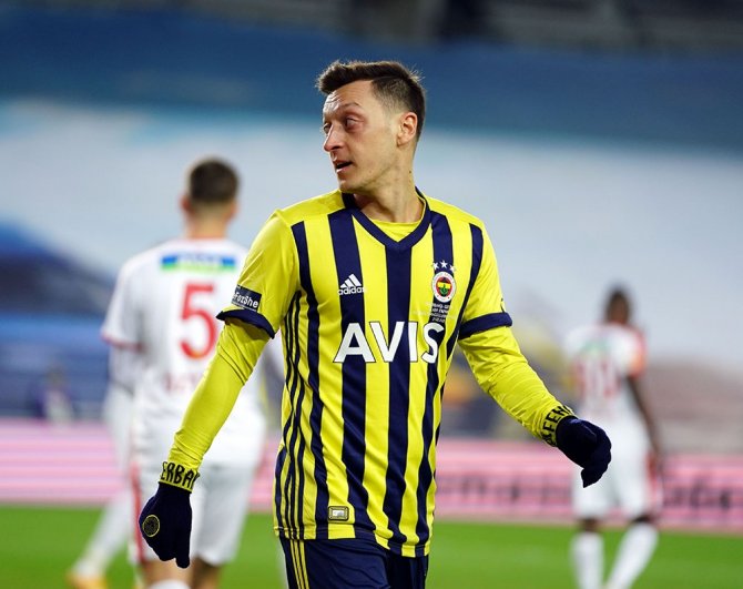 Süper Lig: Fenerbahçe: 0 - Göztepe: 1 (İlk Yarı)