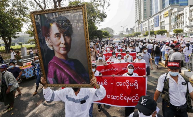 Myanmar’da Binlerce Darbe Karşıtı Yeniden Sokaklarda