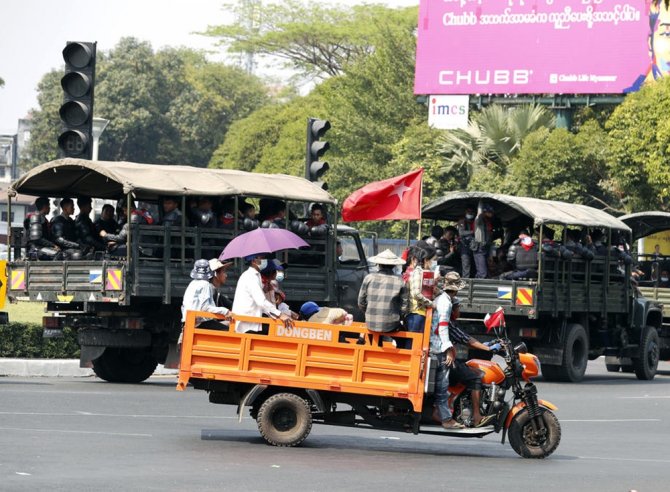 Myanmar’da Binlerce Darbe Karşıtı Yeniden Sokaklarda