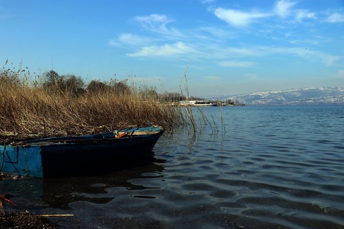 Sapanca Gölü Yükseldi, Karaya Oturan Kayıklar Suyla Buluştu