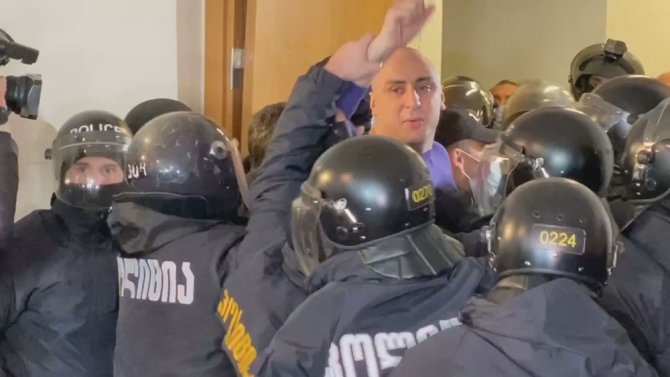 Gürcistan’da Ana Muhalefet Partisinin Başkanı Tutuklandı