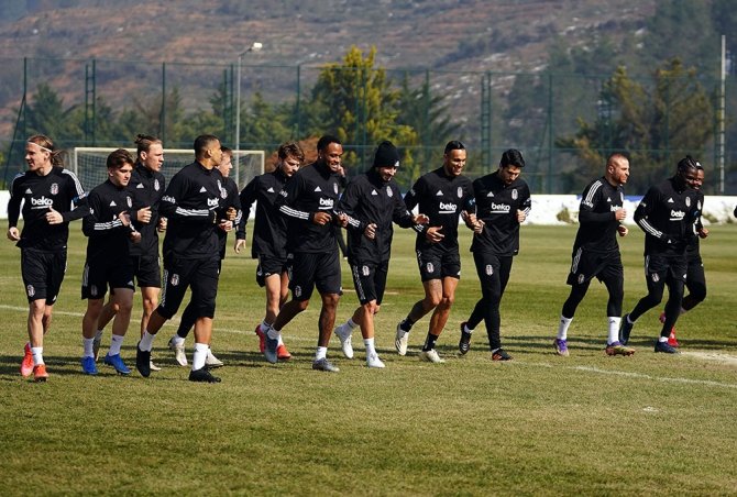 Beşiktaş’ta Ghezzal Ve Montero Sahaya İndi