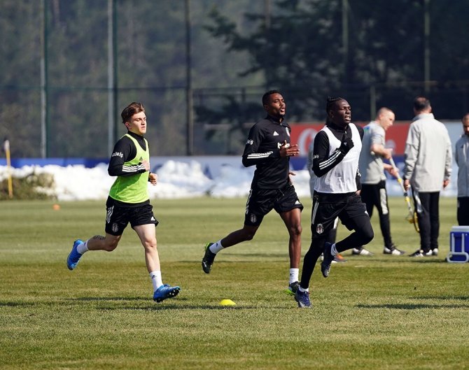 Beşiktaş’ta Ghezzal Ve Montero Sahaya İndi
